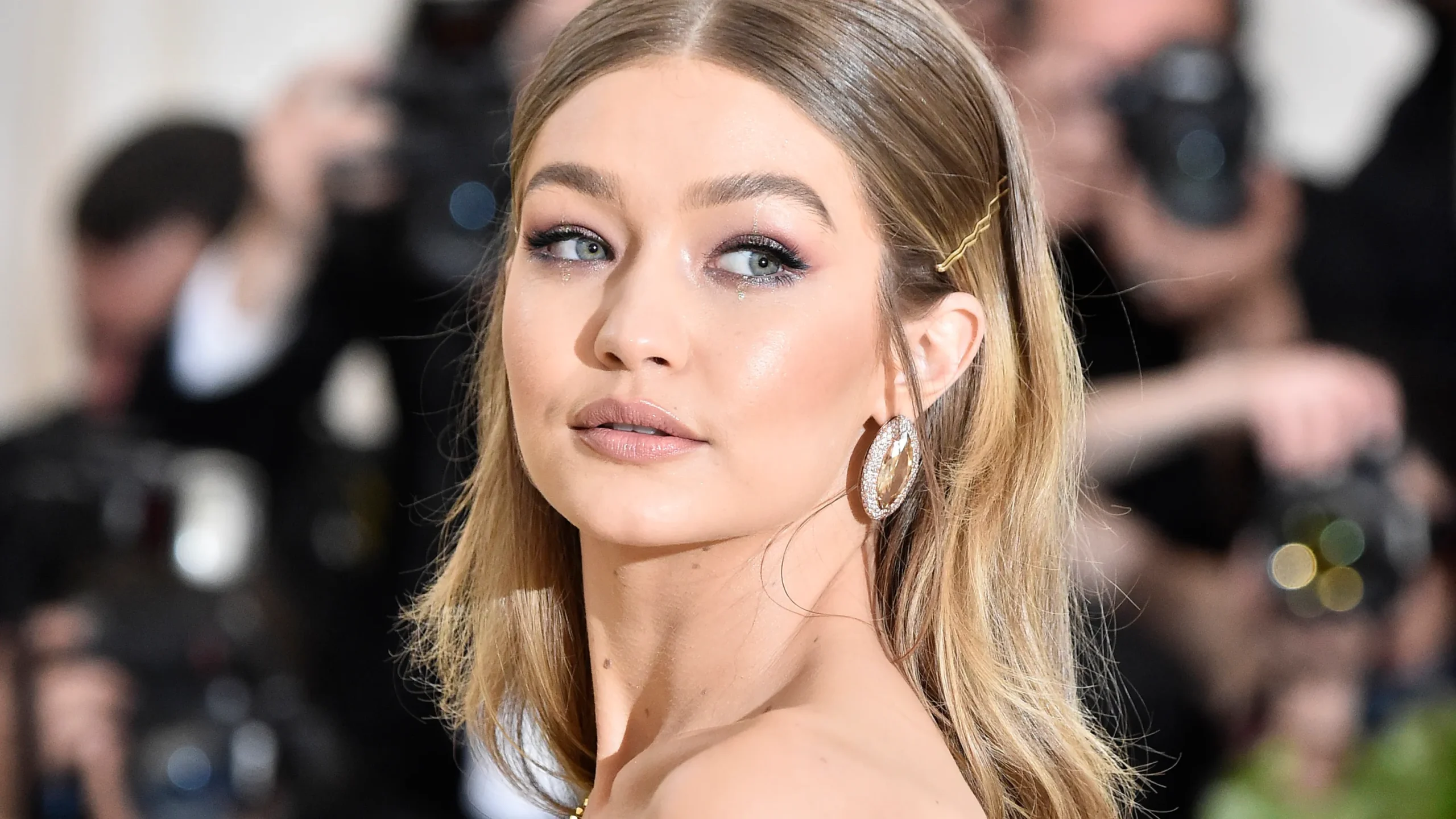 HOW TO GLOW UP: 10 TIPS FOR A FRESH NEW LOOK