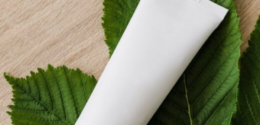 FLAKY SCALP SHAMPOO 101: HOW TO CORRECTLY USE YOUR SHAMPOO FOR FLAKES