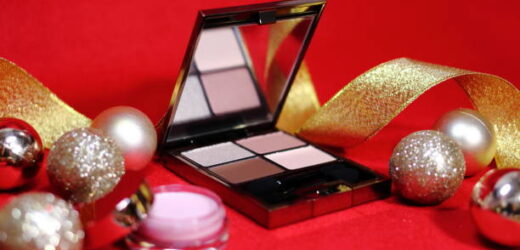 Getting Ready for the Holidays + Christmas Giveaway: Makeup Gift Sets